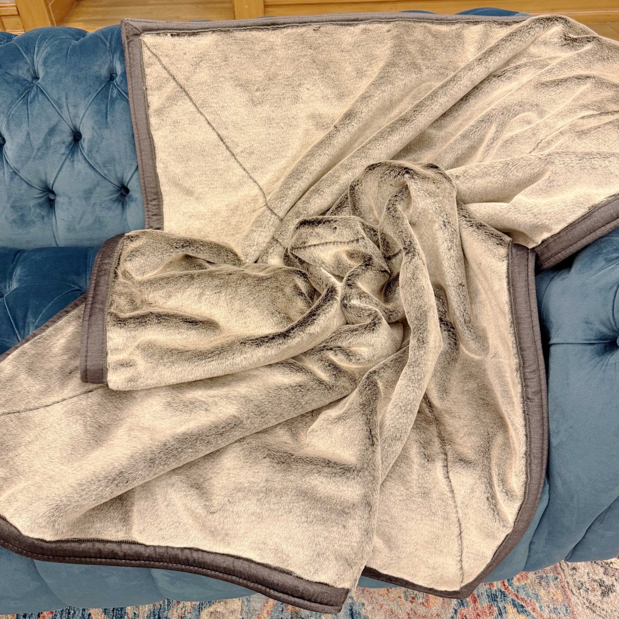 KONA CAVE® luxurious weighted blanket. Velvet and Faux fur blanket for pets and people. Washable