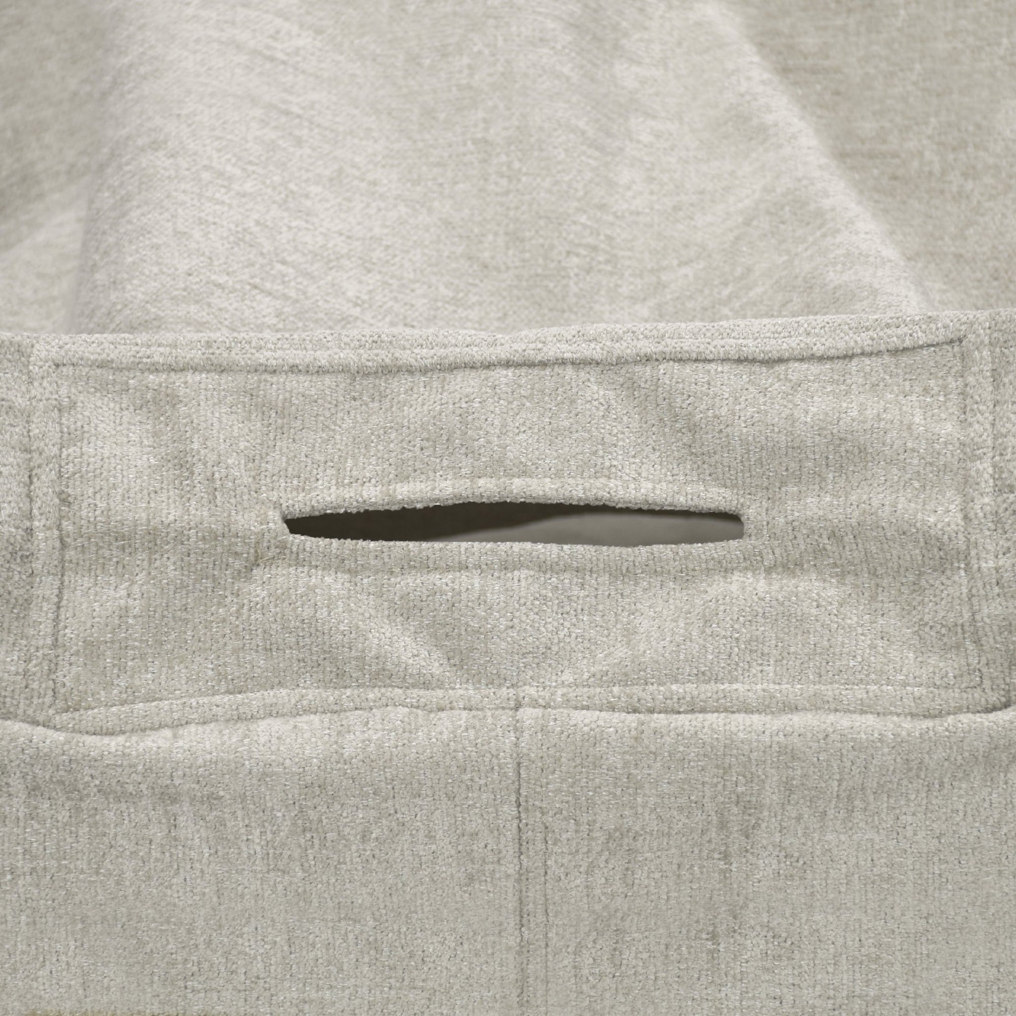 Sleepy Fox® luxury hundehöhle / katzenhöhle cave dog / cat bed in cream velvet with patented design air-vent to be sure your pet gets enough air under the covers. 